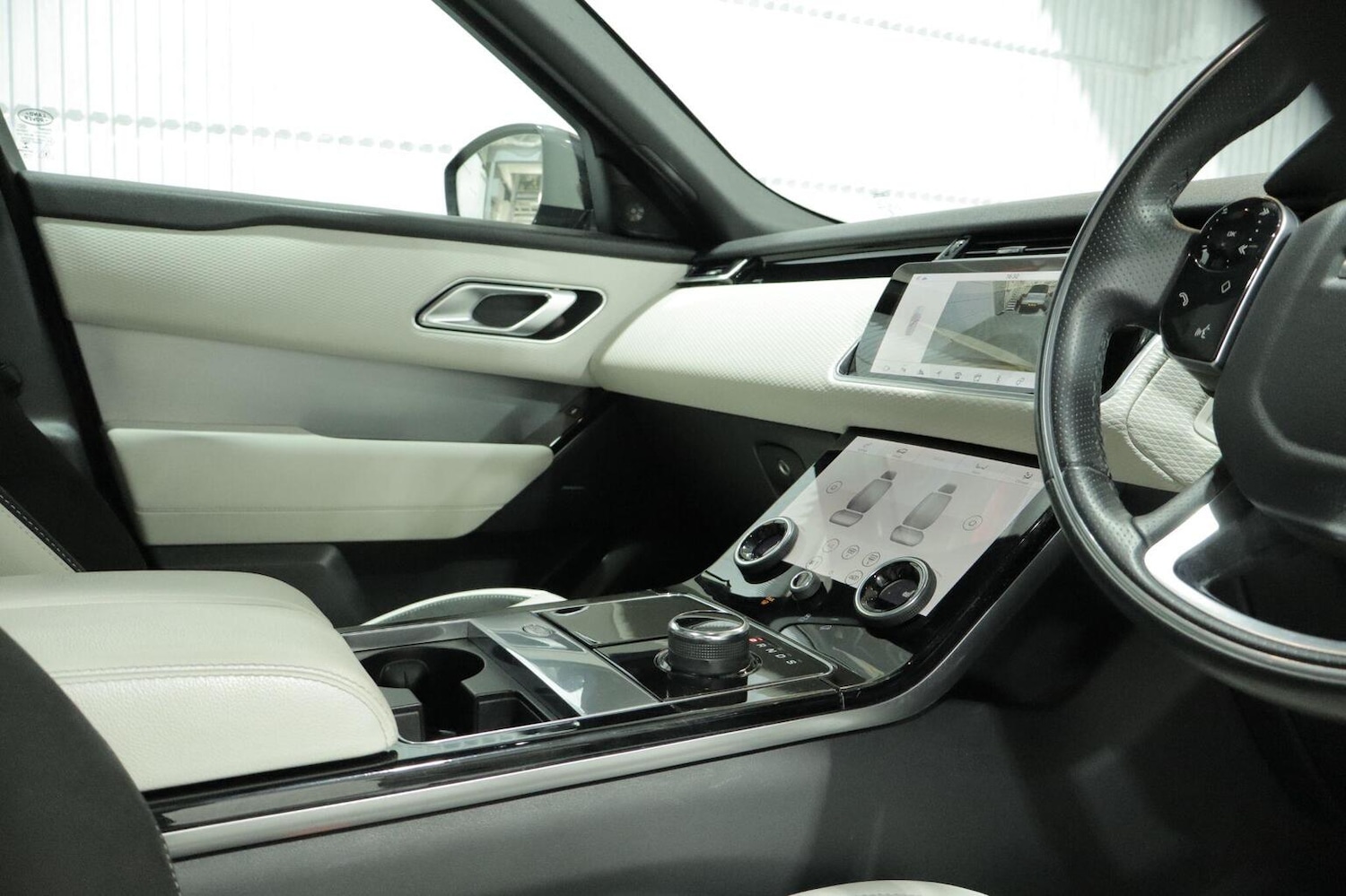 Used Land Rover Range Rover Velar 2018 for sale - 76769787: Photo 77