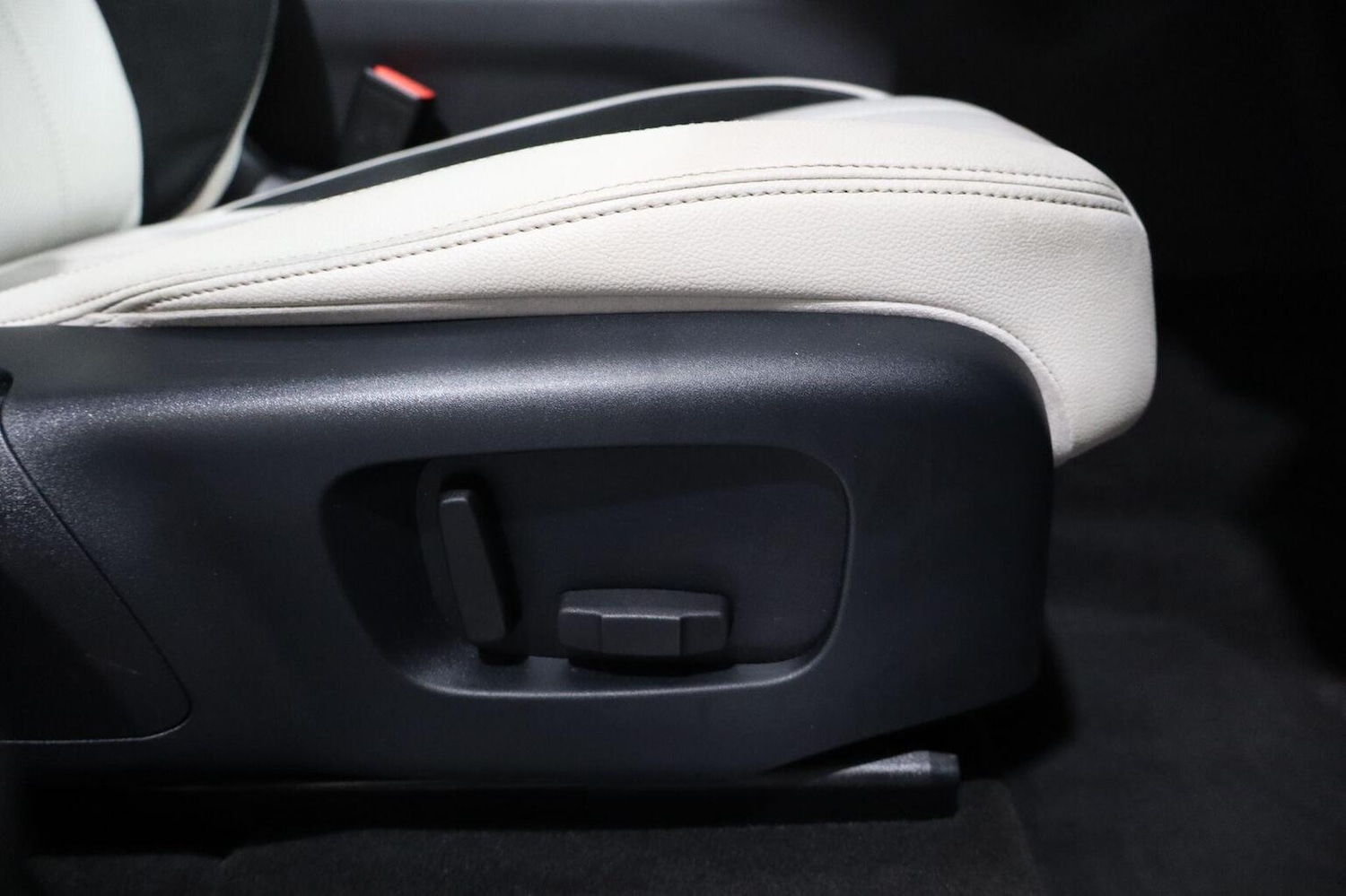 Used Land Rover Range Rover Velar 2018 for sale - 76769787: Photo 97