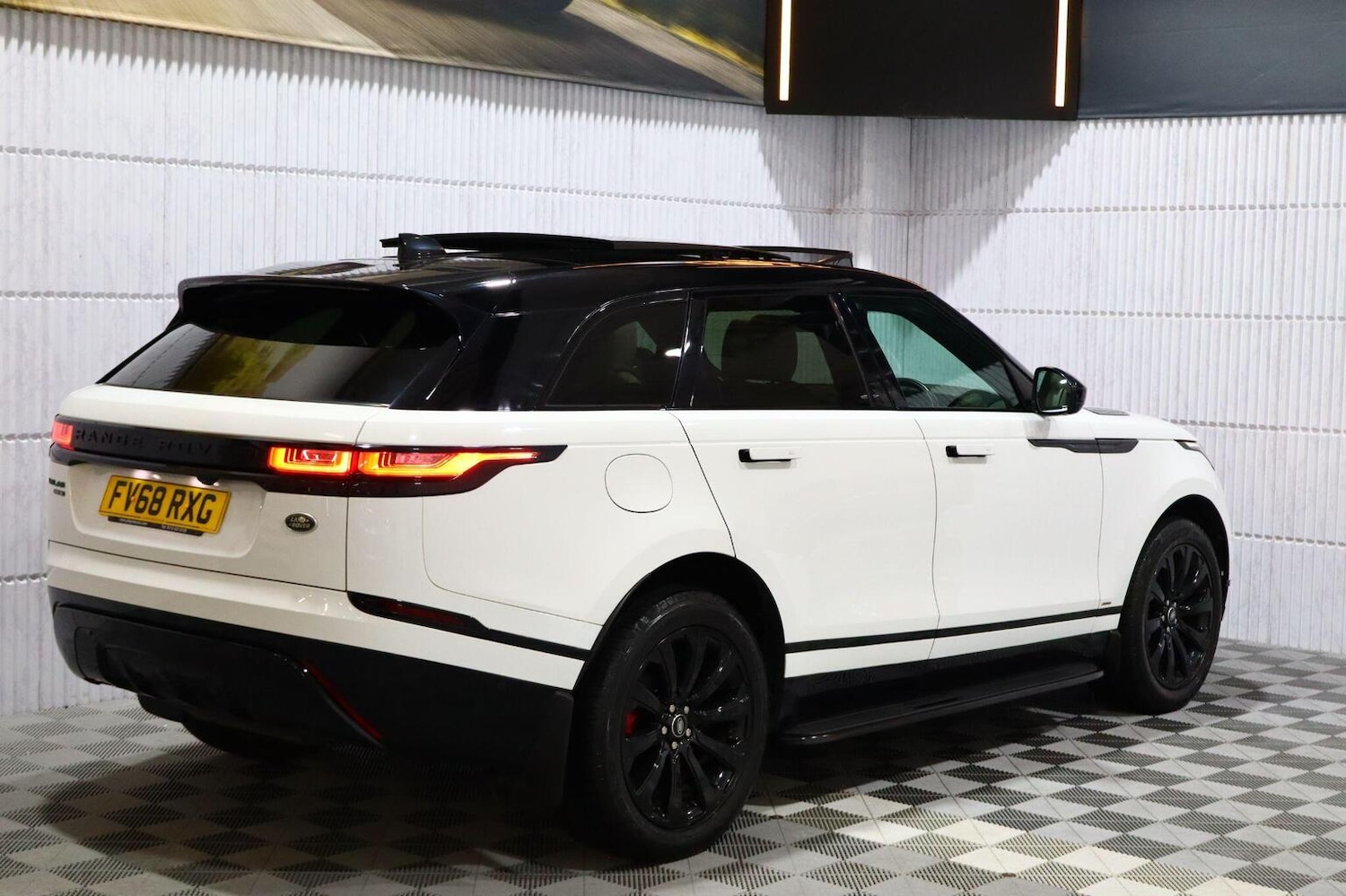 Used Land Rover Range Rover Velar 2018 for sale - 77008107: Photo 4