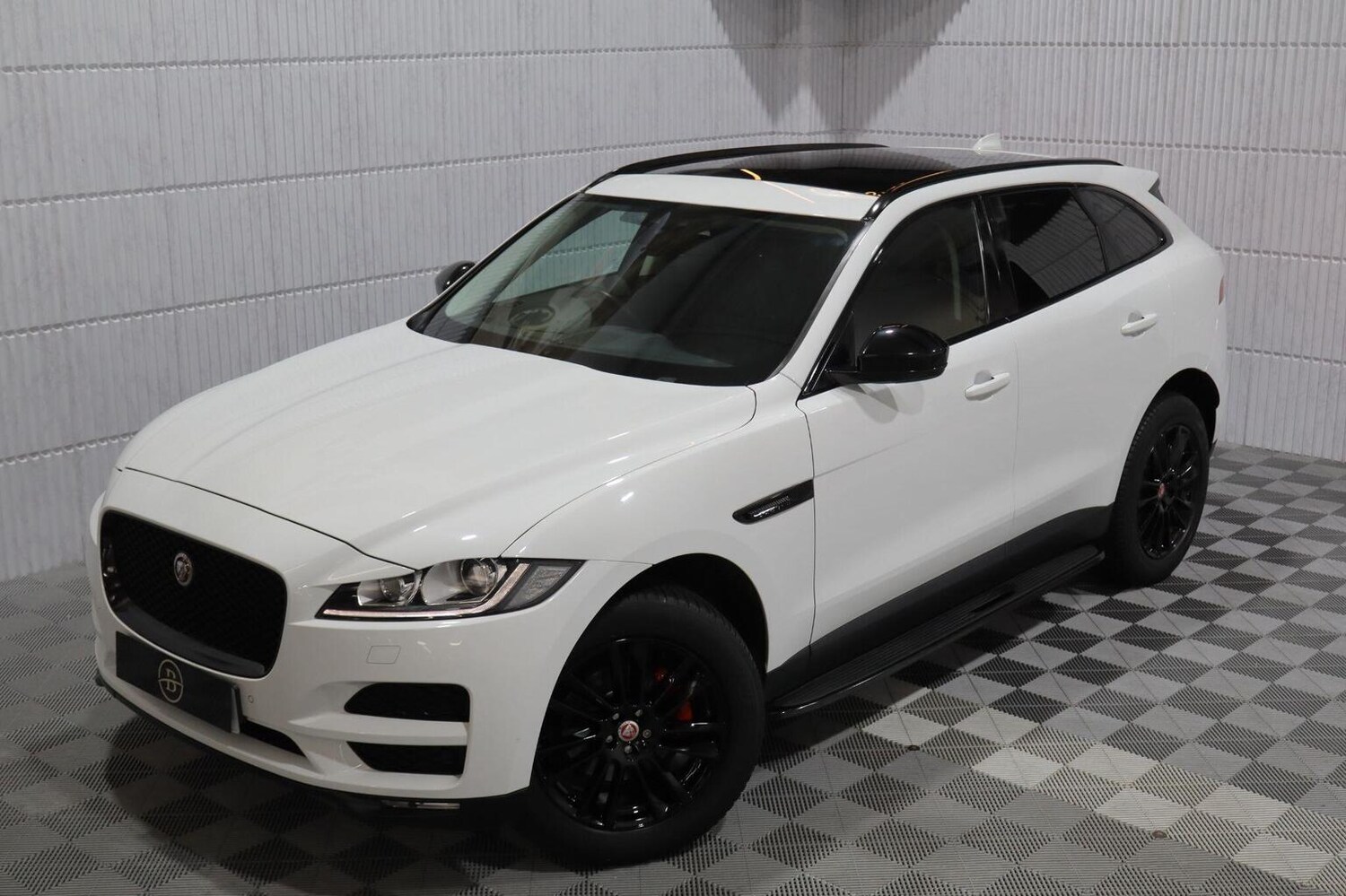 Used Jaguar F-Pace 2018 for sale - 76968584: Photo 1