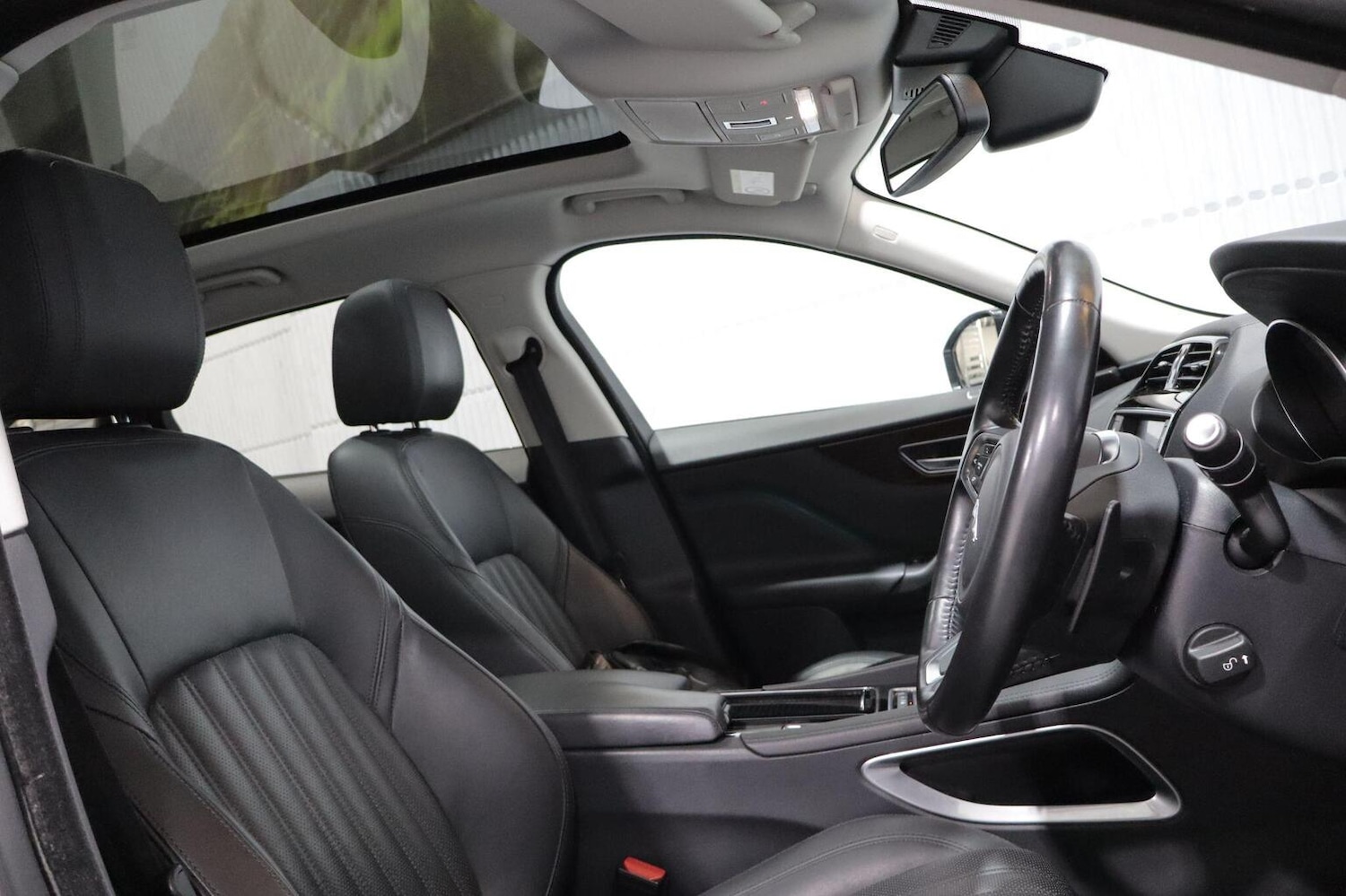 Used Jaguar F-Pace 2018 for sale - 76968584: Photo 3