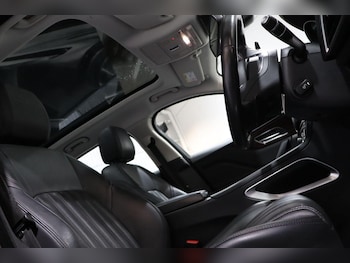 Used Jaguar F-Pace 2018 for sale - 76968584: Photo