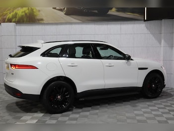 Used Jaguar F-Pace 2018 for sale - 76968584: Photo
