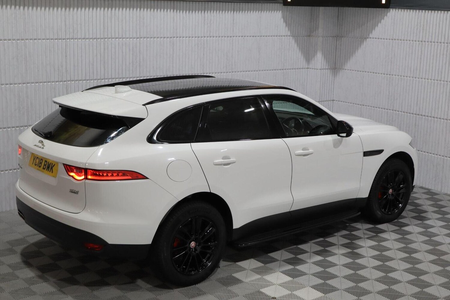 Used Jaguar F-Pace 2018 for sale - 76968584: Photo 5
