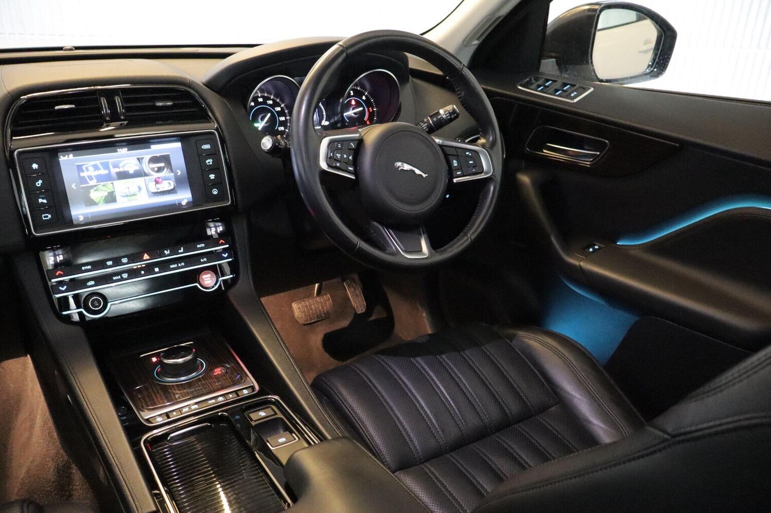 Used Jaguar F-Pace 2018 for sale - 76968584: Photo 8