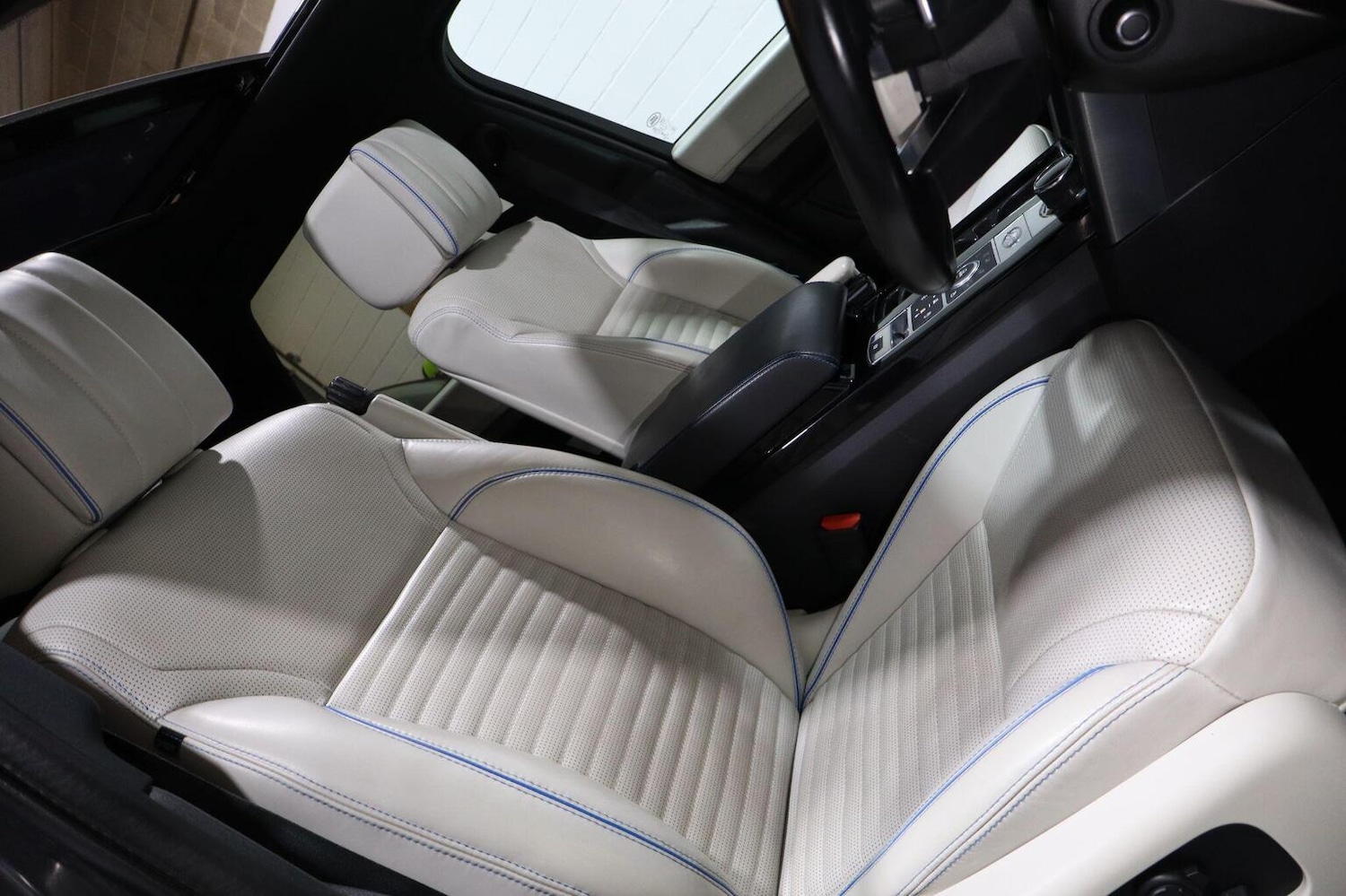 Used Land Rover Discovery 2019 for sale - 76412228: Photo 3