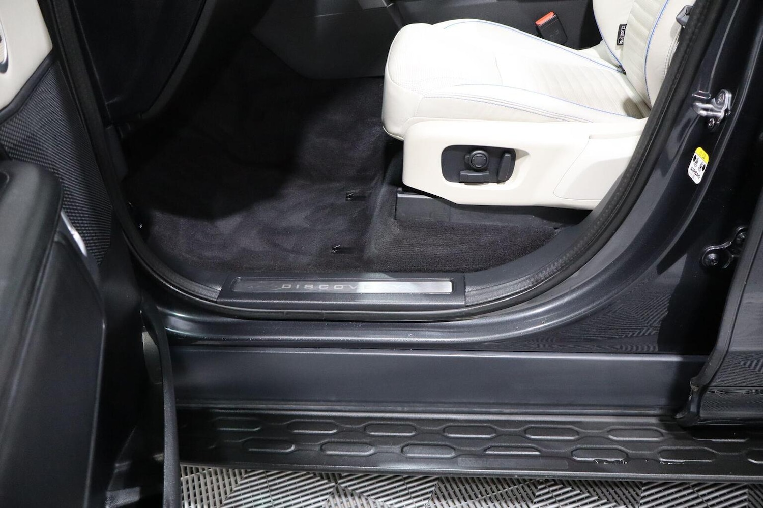 Used Land Rover Discovery 2019 for sale - 76412228: Photo 41