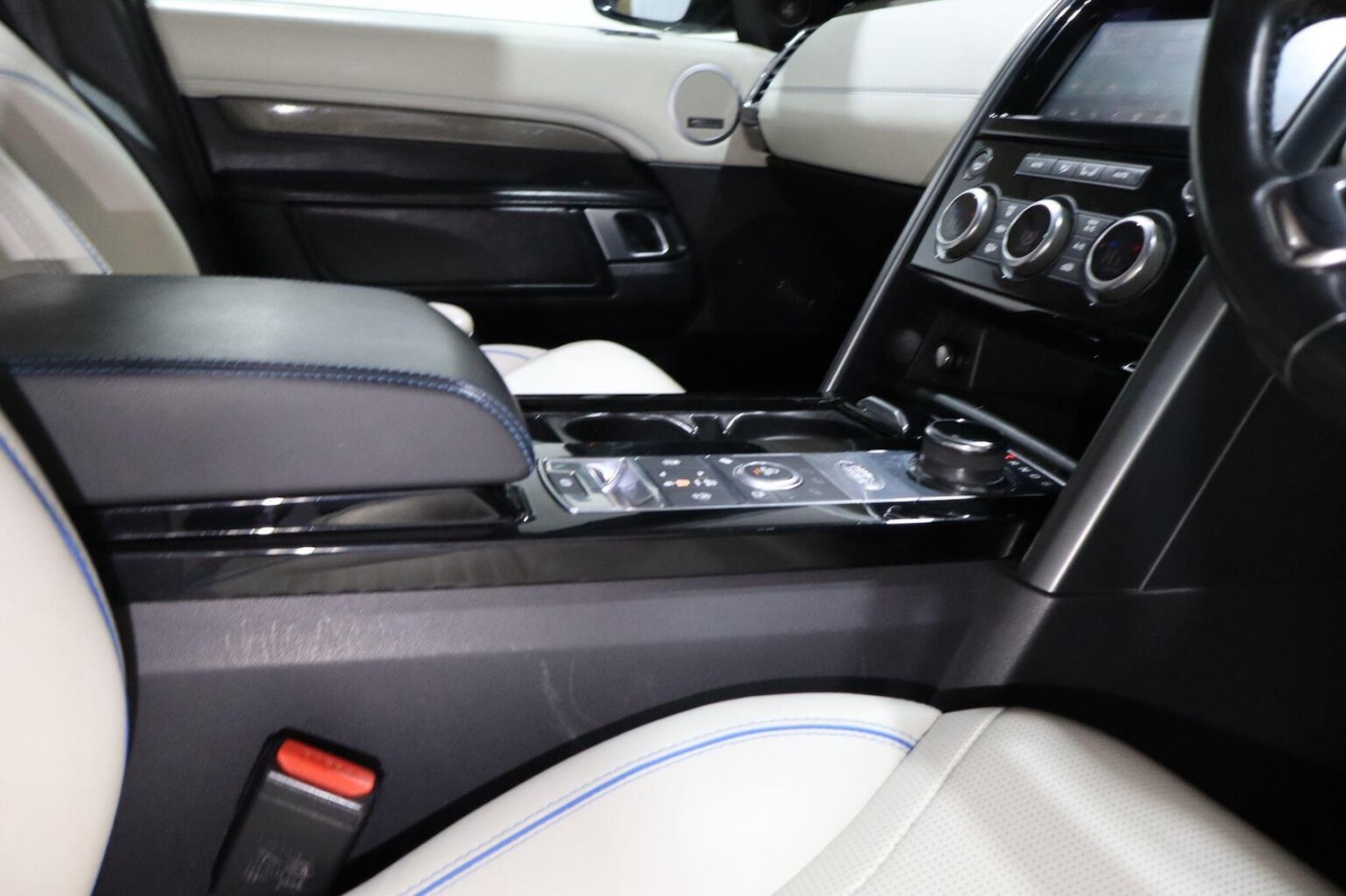 Used Land Rover Discovery 2019 for sale - 76412228: Photo 51