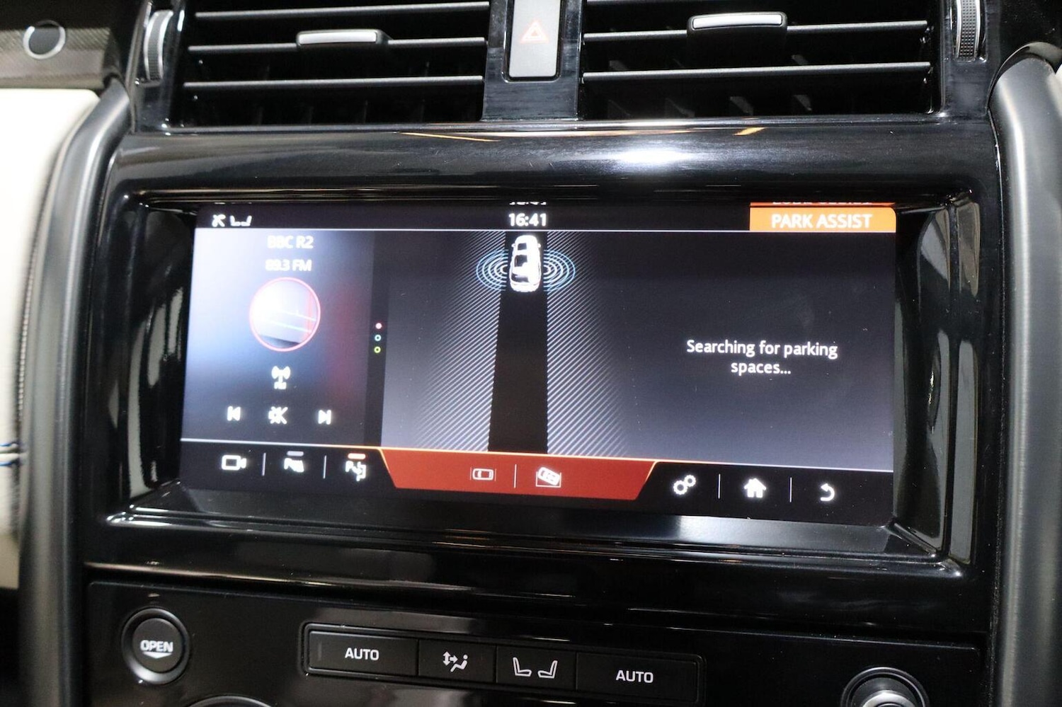 Used Land Rover Discovery 2019 for sale - 76412228: Photo 74