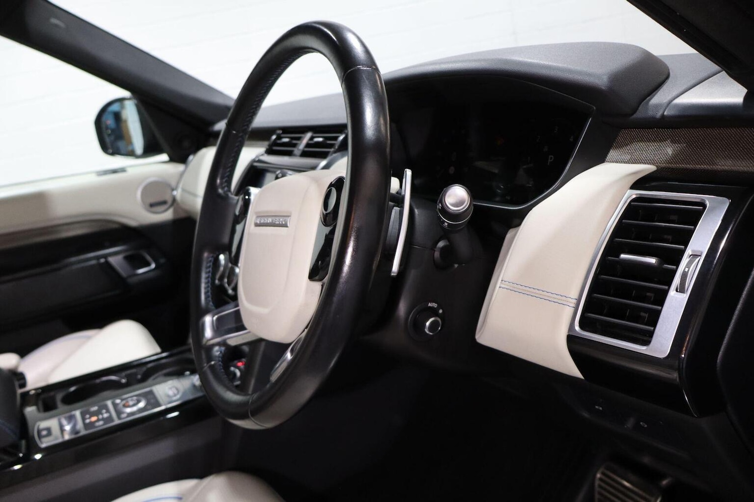 Used Land Rover Discovery 2019 for sale - 76412228: Photo 8