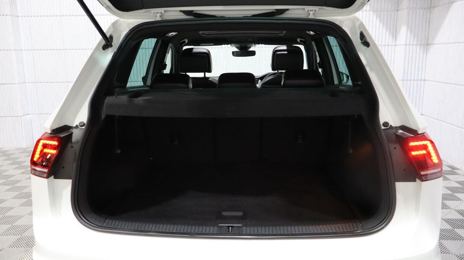 Used Volkswagen Tiguan 2018 for sale - 77774811: Photo 37