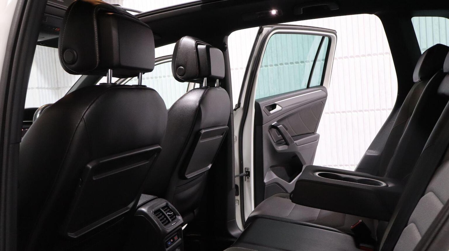 Used Volkswagen Tiguan 2018 for sale - 77774811: Photo 60