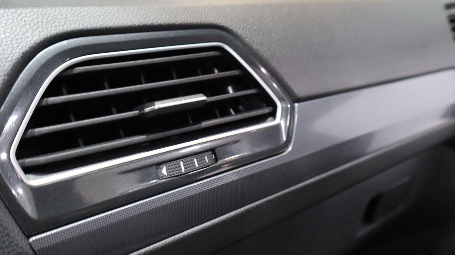 Used Volkswagen Tiguan 2018 for sale - 77774811: Photo 63