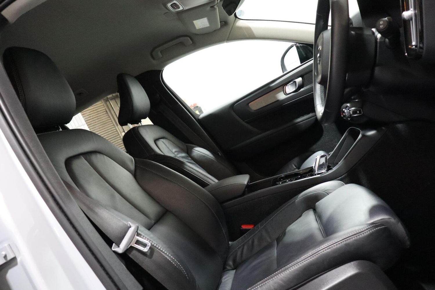 Used Volvo XC40 2021 for sale - 76262984: Photo 3