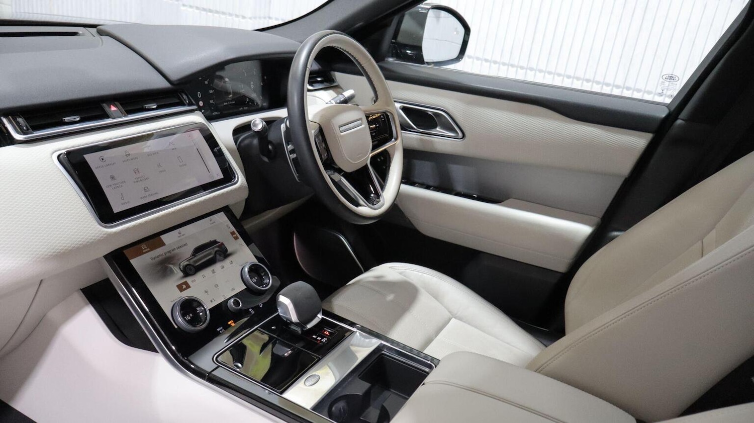 Used Land Rover Range Rover Velar 2021 for sale - 78135019: Photo 3