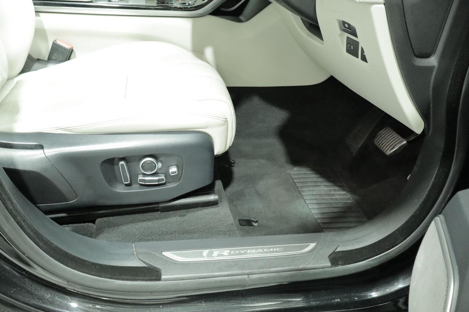 Used Land Rover Range Rover Velar 2019 for sale - 76666085: Photo 30