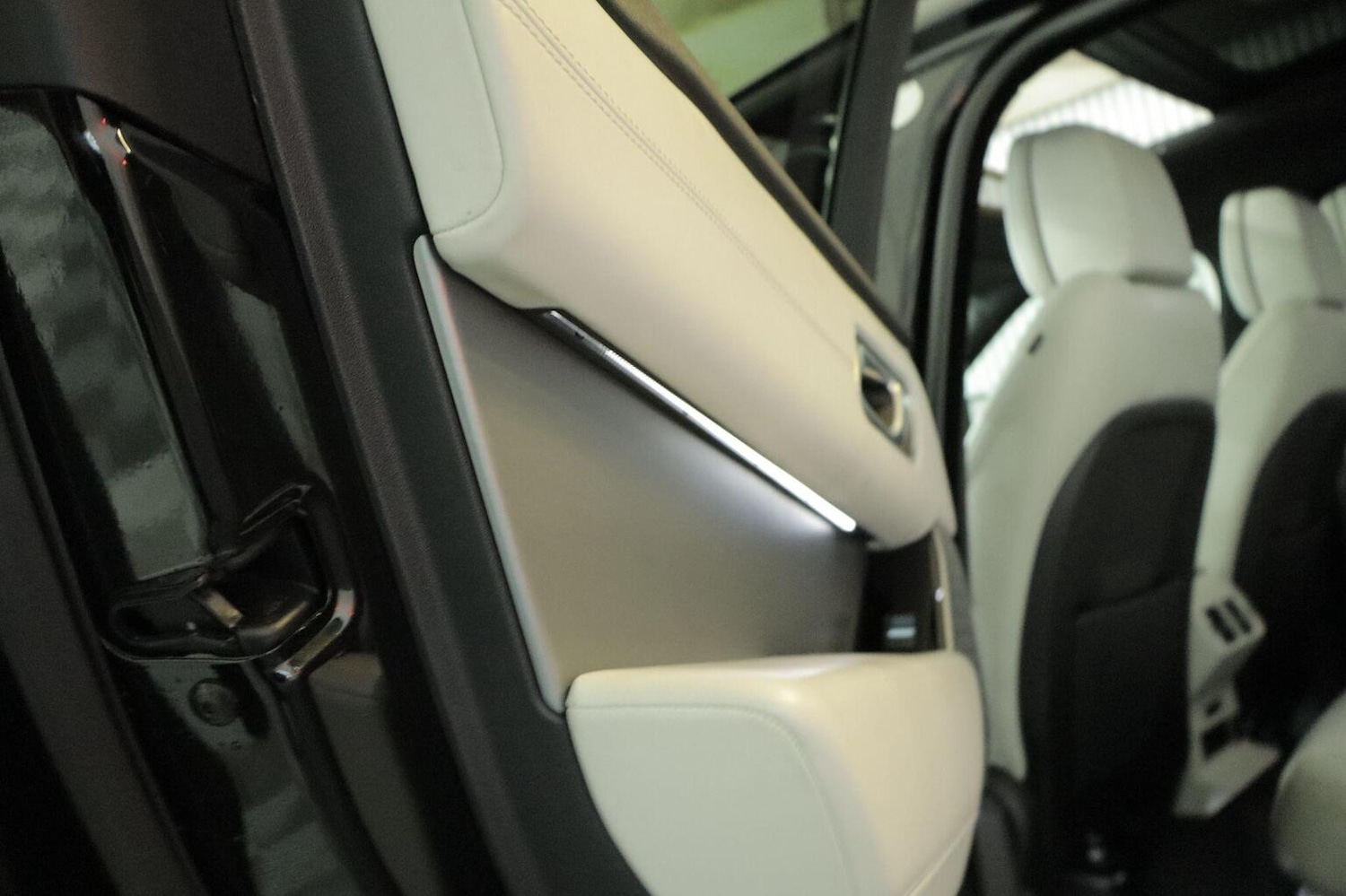 Used Land Rover Range Rover Velar 2019 for sale - 76666085: Photo 31