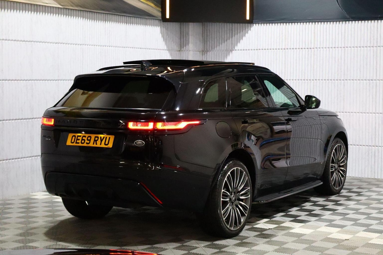 Used Land Rover Range Rover Velar 2019 for sale - 76666085: Photo 4