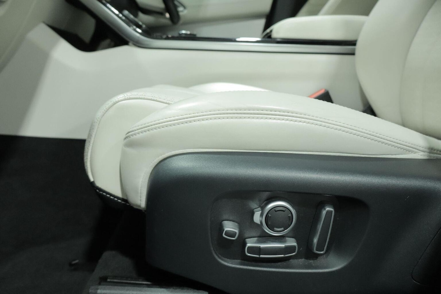 Used Land Rover Range Rover Velar 2019 for sale - 76666085: Photo 77