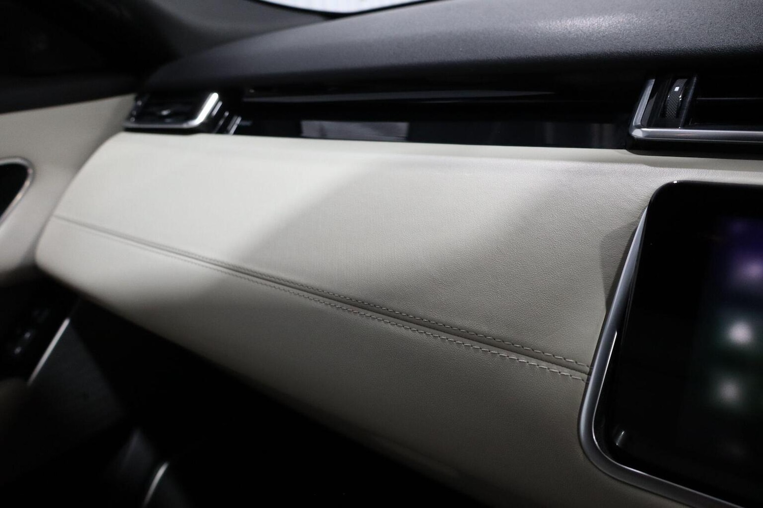 Used Land Rover Range Rover Velar 2019 for sale - 76666085: Photo 90