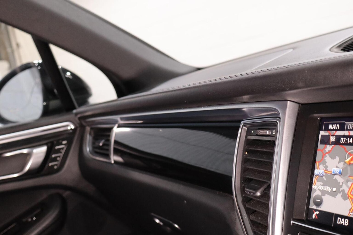 Used Porsche Macan 2014 for sale - 76510893: Photo 61