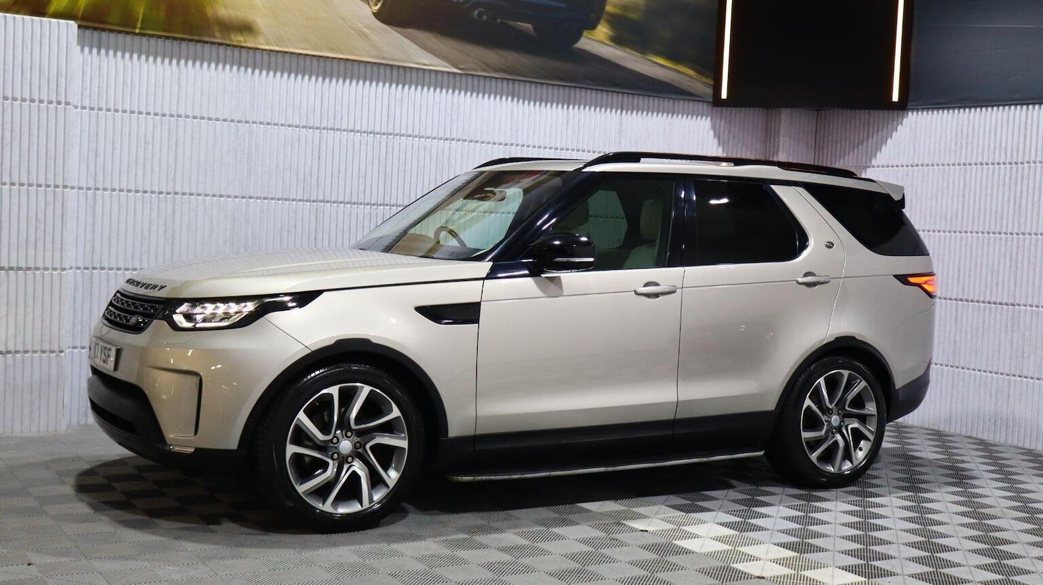 Used Land Rover Discovery 2017 for sale - 77807090: Photo 19