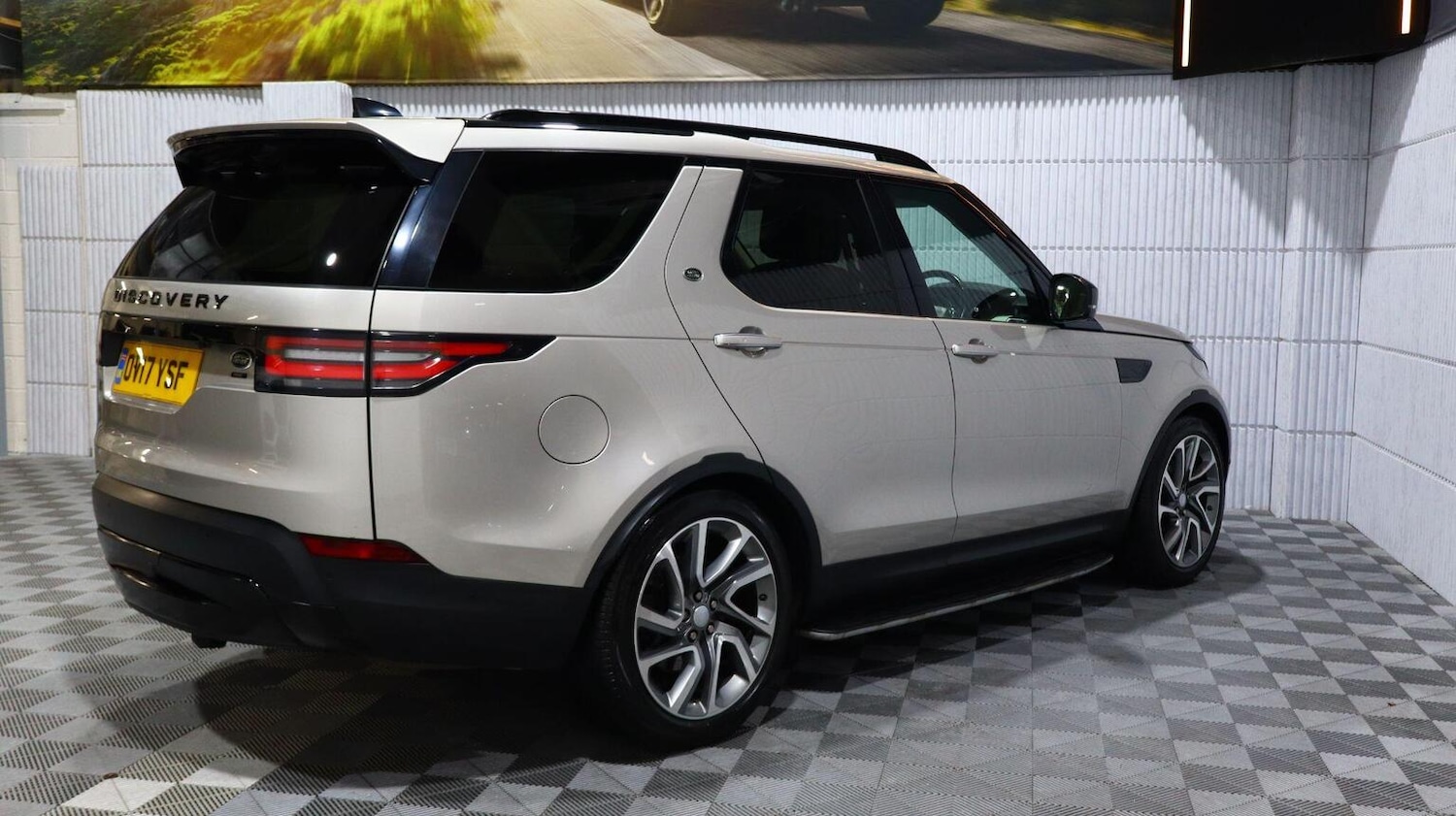 Used Land Rover Discovery 2017 for sale - 77807090: Photo 5