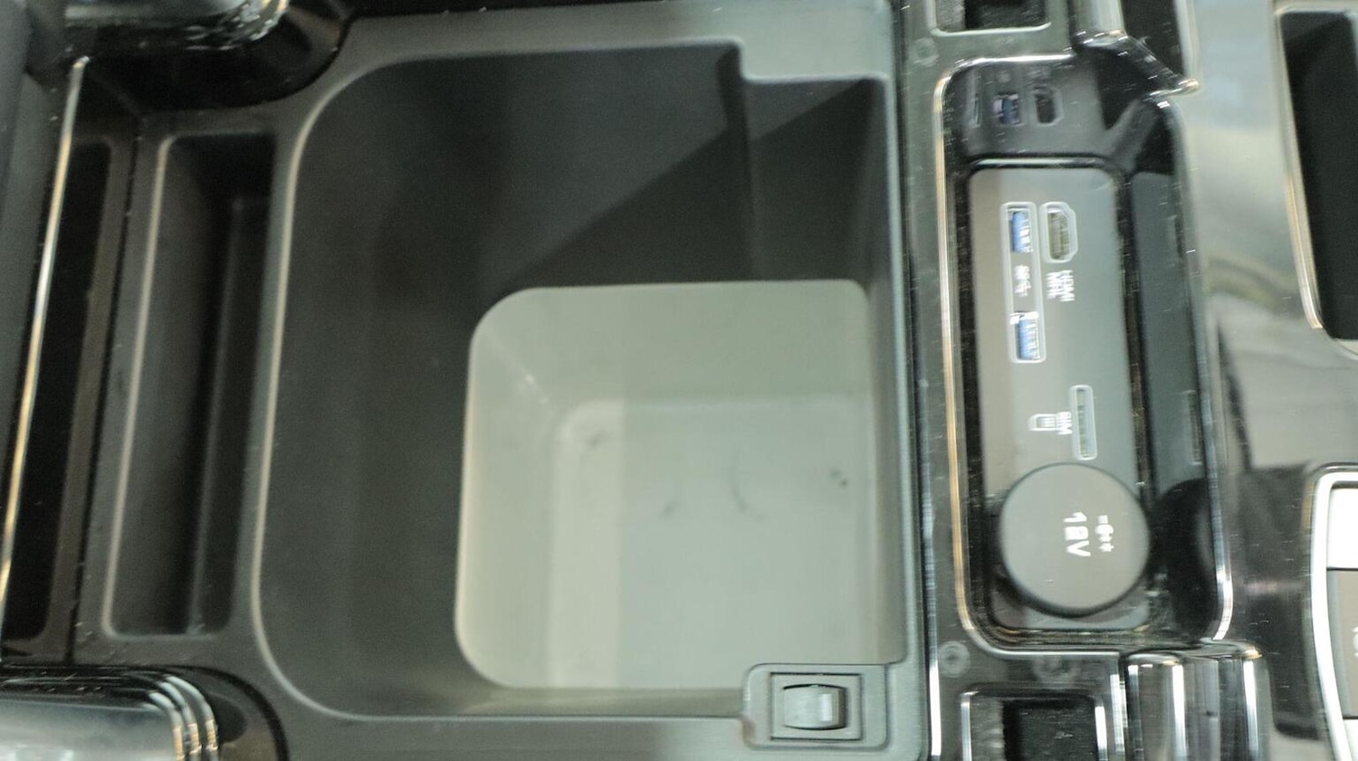 Used Land Rover Discovery 2017 for sale - 77807090: Photo 78