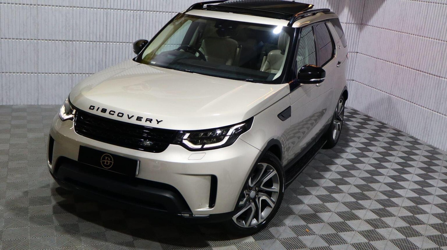 Used Land Rover Discovery 2017 for sale - 77807090: Photo 8