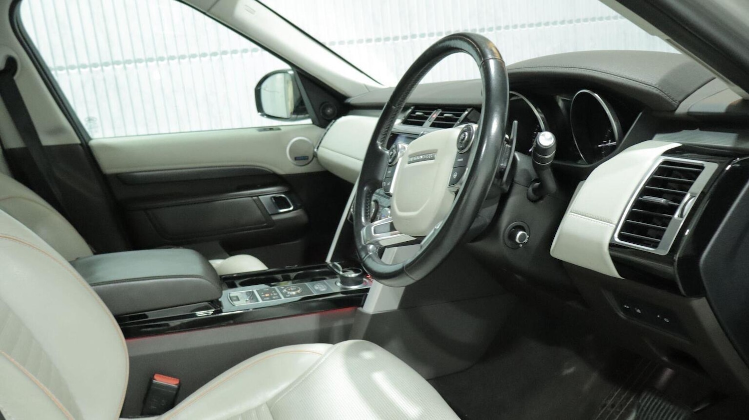 Used Land Rover Discovery 2017 for sale - 77807090: Photo 9