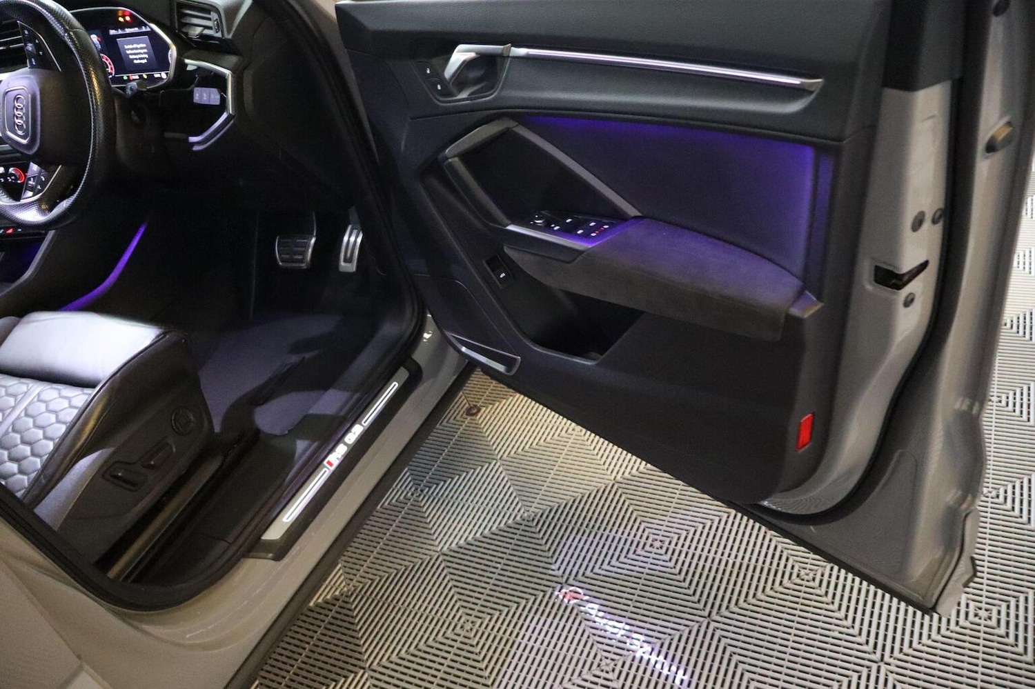 Used Audi RS Q3 2021 for sale - 76884893: Photo 24