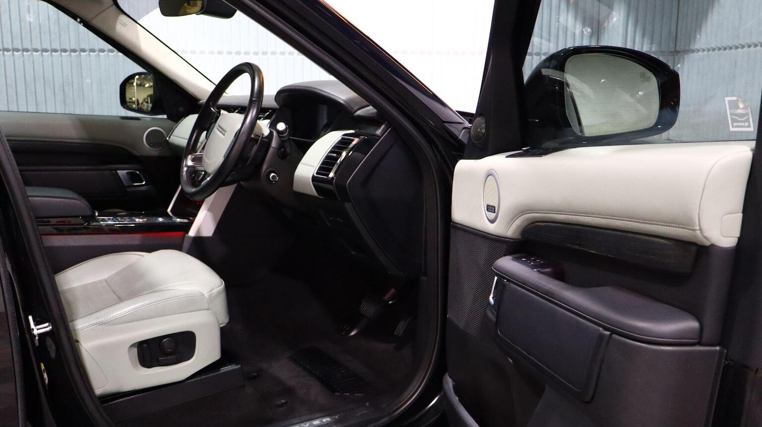 Used Land Rover Discovery 2019 for sale - 77897784: Photo 61