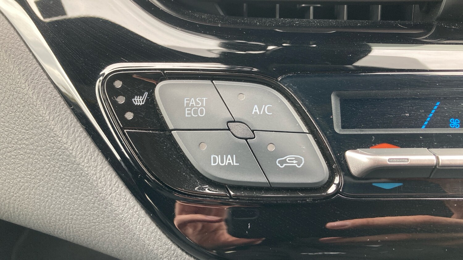 Used Toyota C-HR 2022 for sale - 76144574: Photo 57