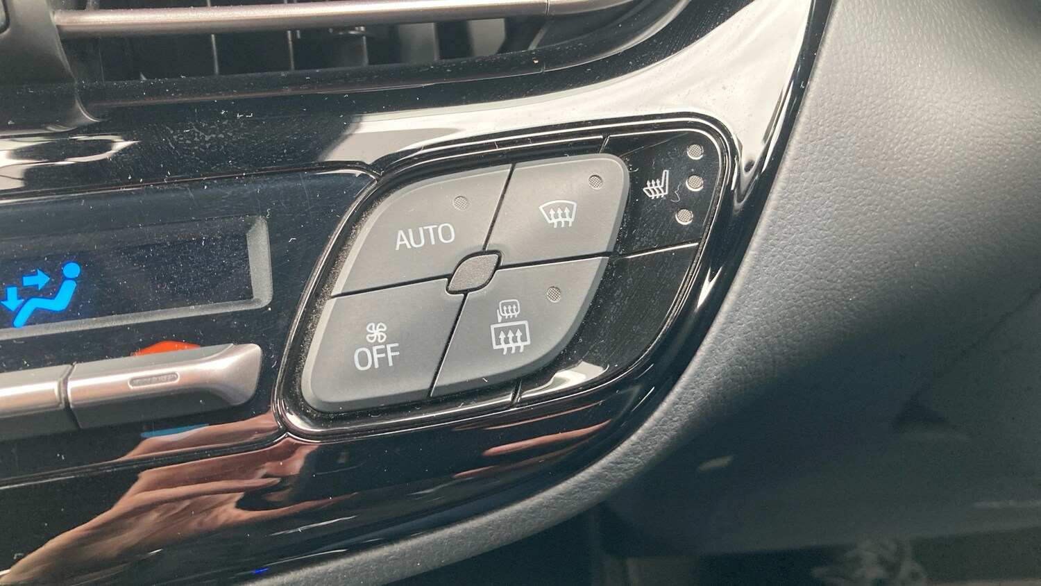 Used Toyota C-HR 2022 for sale - 76144574: Photo 58