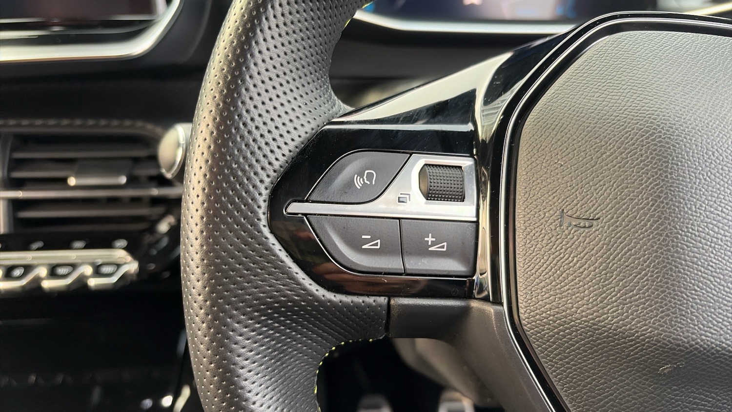 Used Peugeot 2008 2021 for sale - 77151884: Photo 33