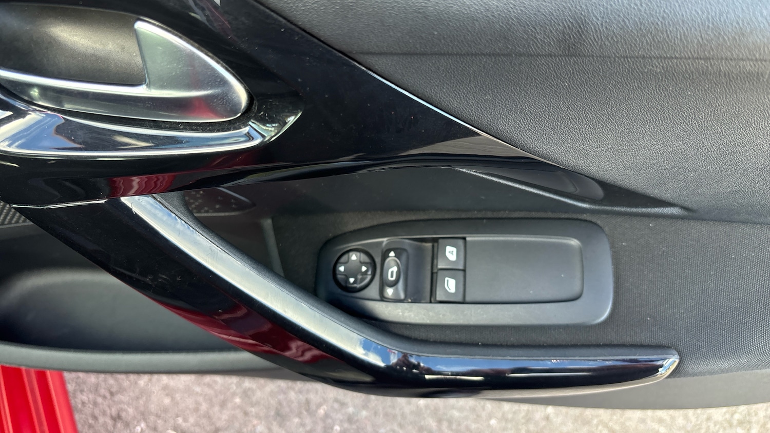 Used Peugeot 208 2017 for sale - 76749815: Photo 30