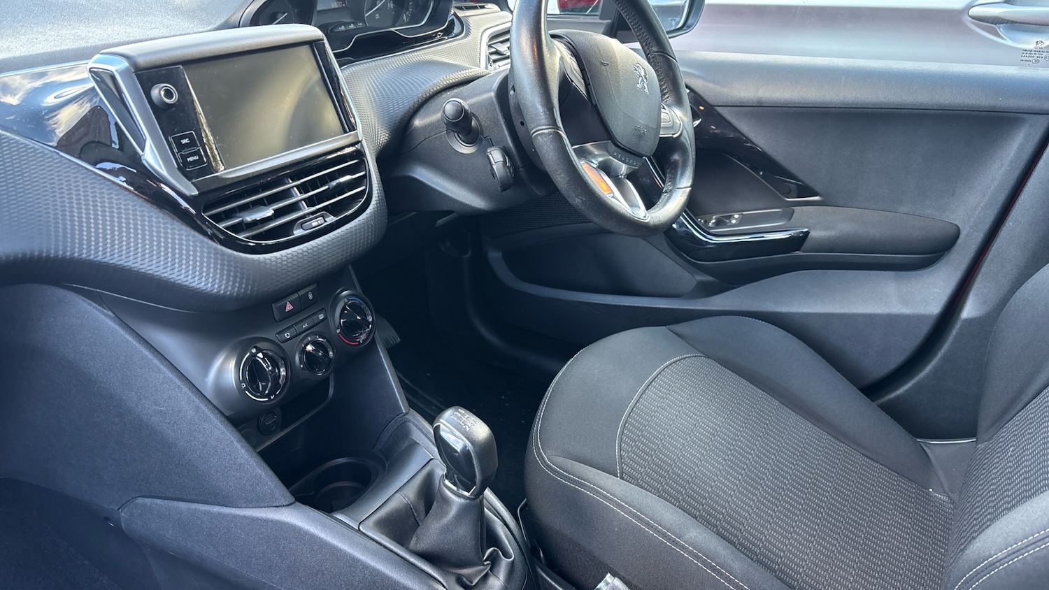 Used Peugeot 208 2017 for sale - 76438426: Photo 9