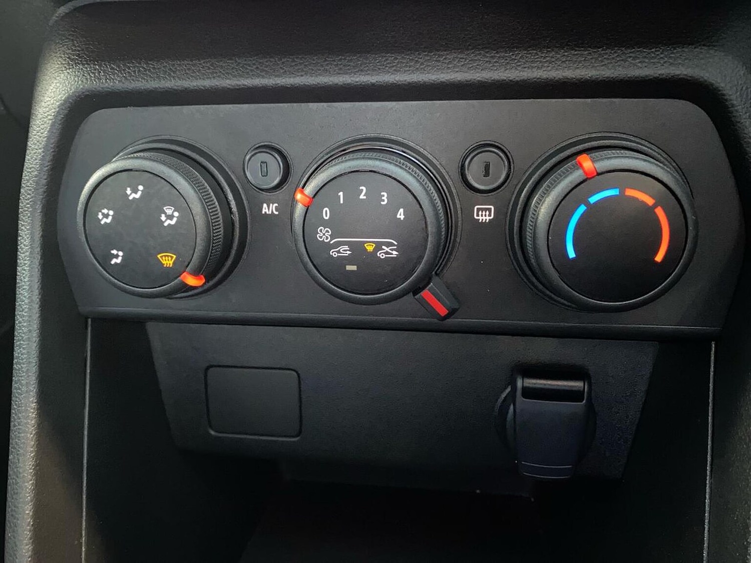 Used Dacia Sandero 2024 for sale - 76335159: Photo 12