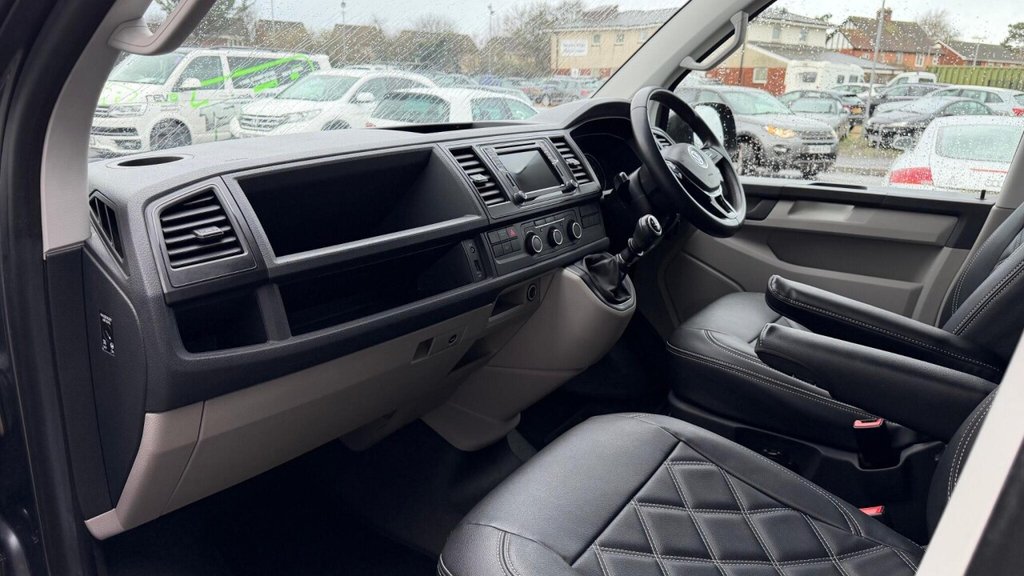 Used Volkswagen Transporter 2018 for sale - 76910493: Photo 11