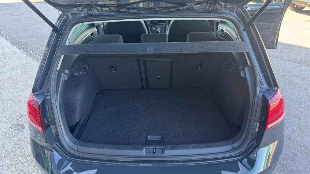 Used Volkswagen Golf 2019 for sale - 76734439: Photo 21