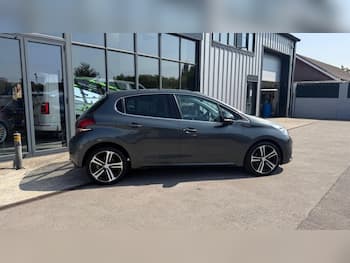 Used Peugeot 208 2017 for sale - 79647965: Photo