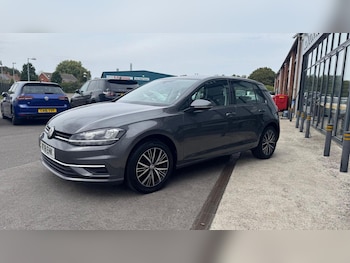 Used Volkswagen Golf 2018 for sale - 75567140: Photo