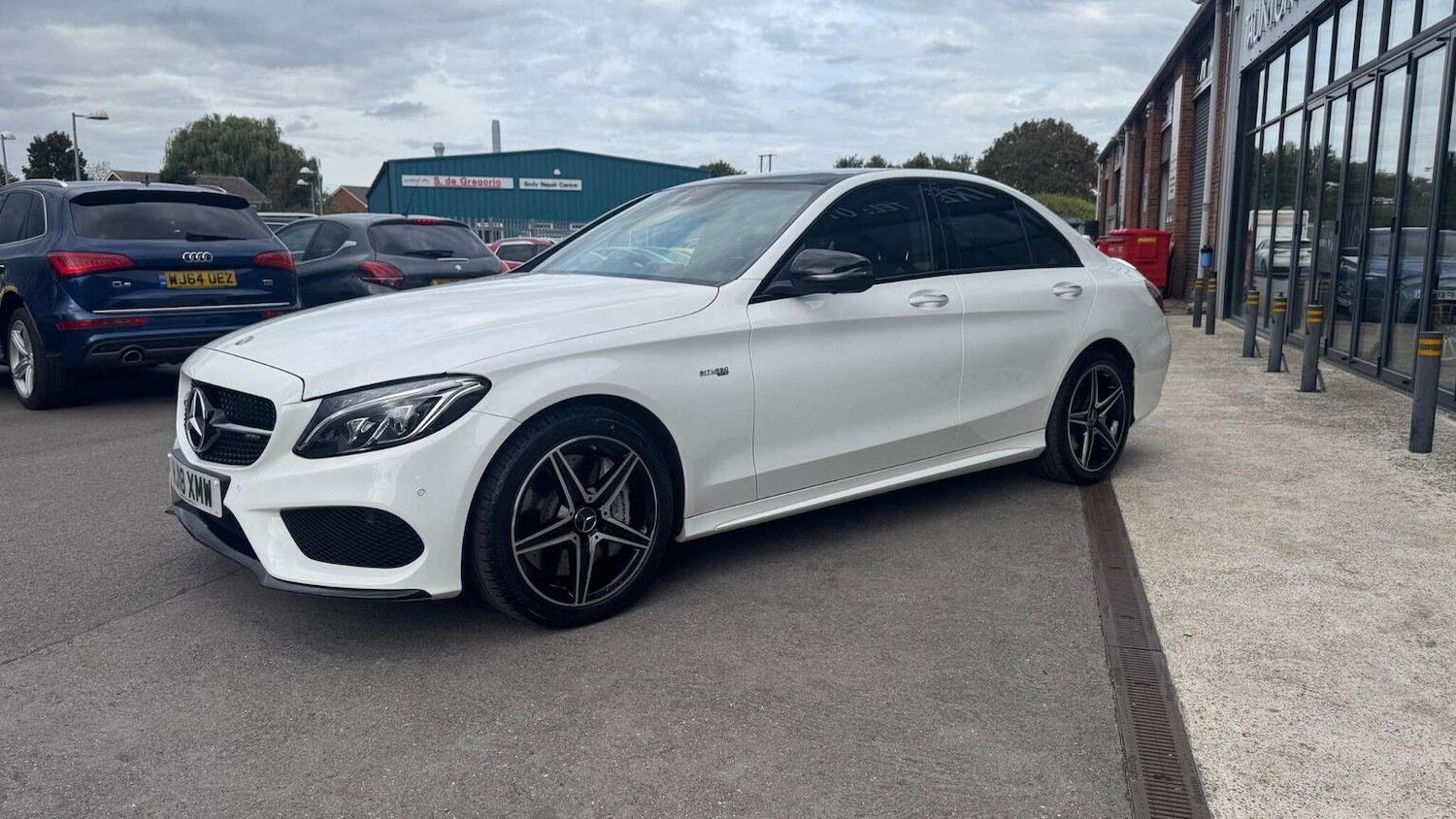 Used Mercedes-Benz C-Class 2018 for sale - 76096965: Photo 2