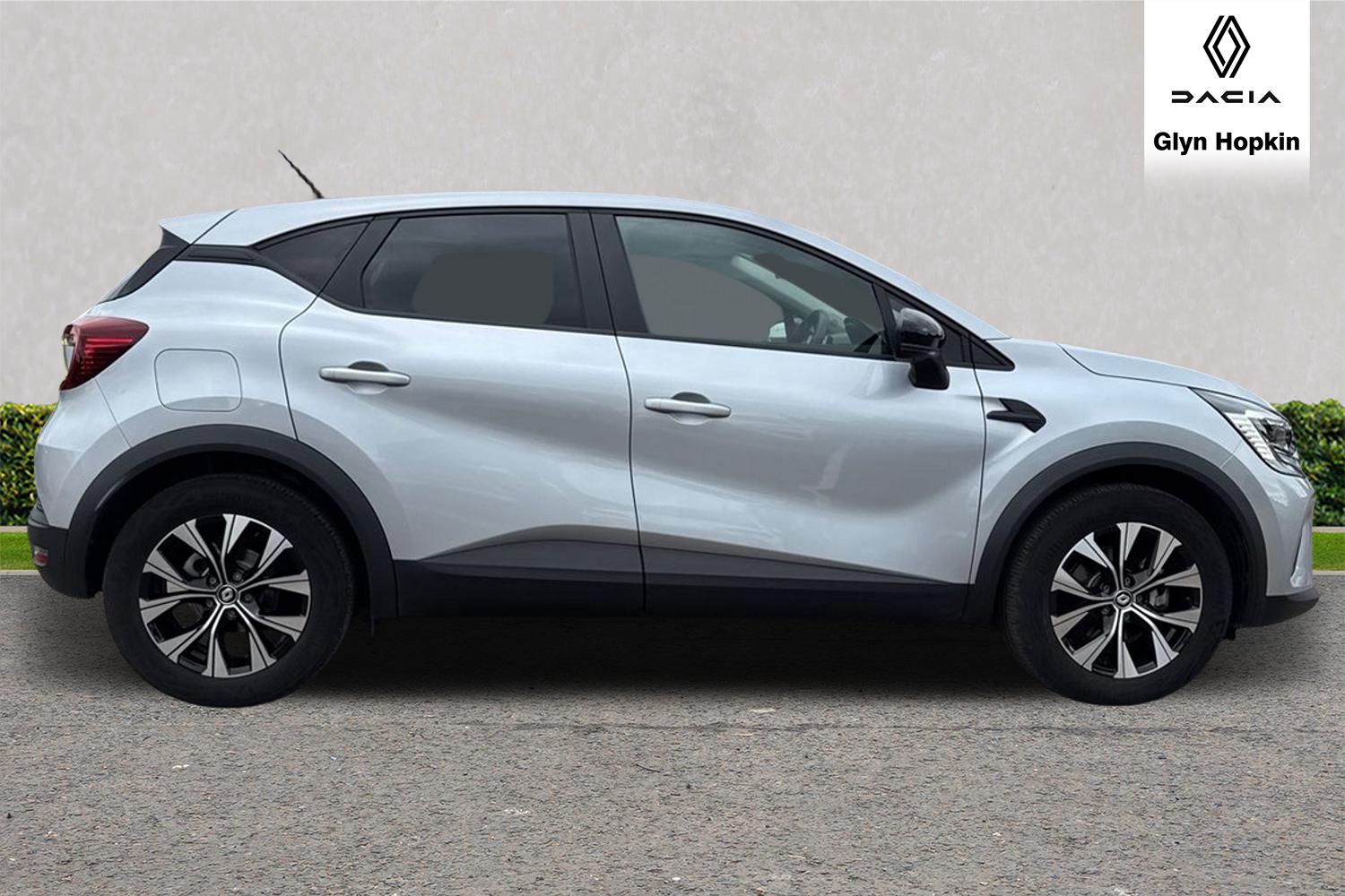 Used Renault Captur 2023 for sale - 75910548: Photo 2
