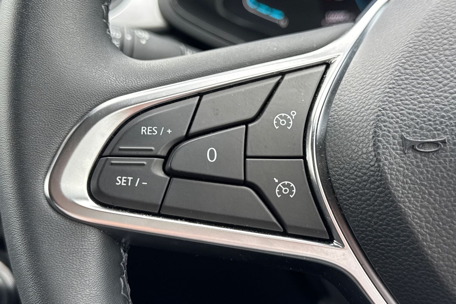 Used Renault Captur 2023 for sale - 75910548: Photo 21