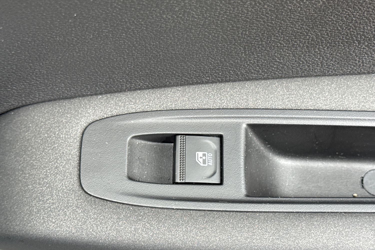 Used Renault Captur 2023 for sale - 75910548: Photo 39