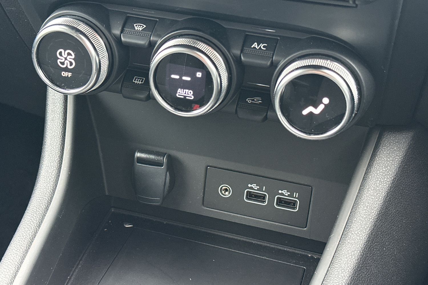 Used Renault Captur 2023 for sale - 75910453: Photo 15