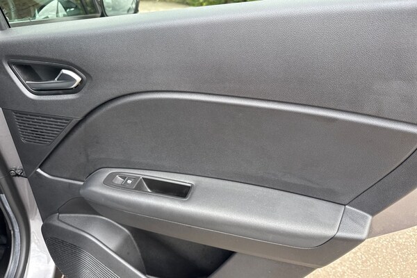 Used Renault Captur 2023 for sale - 75333233: Photo 35