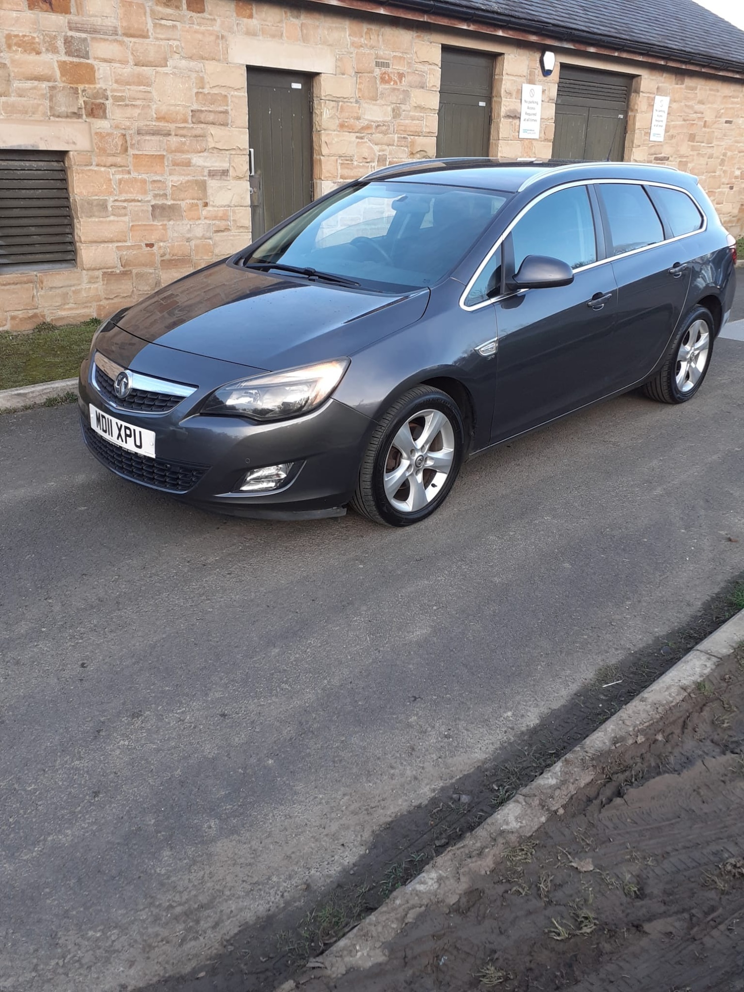 Used Vauxhall Astra 2011 for sale - 77640381: Photo 2