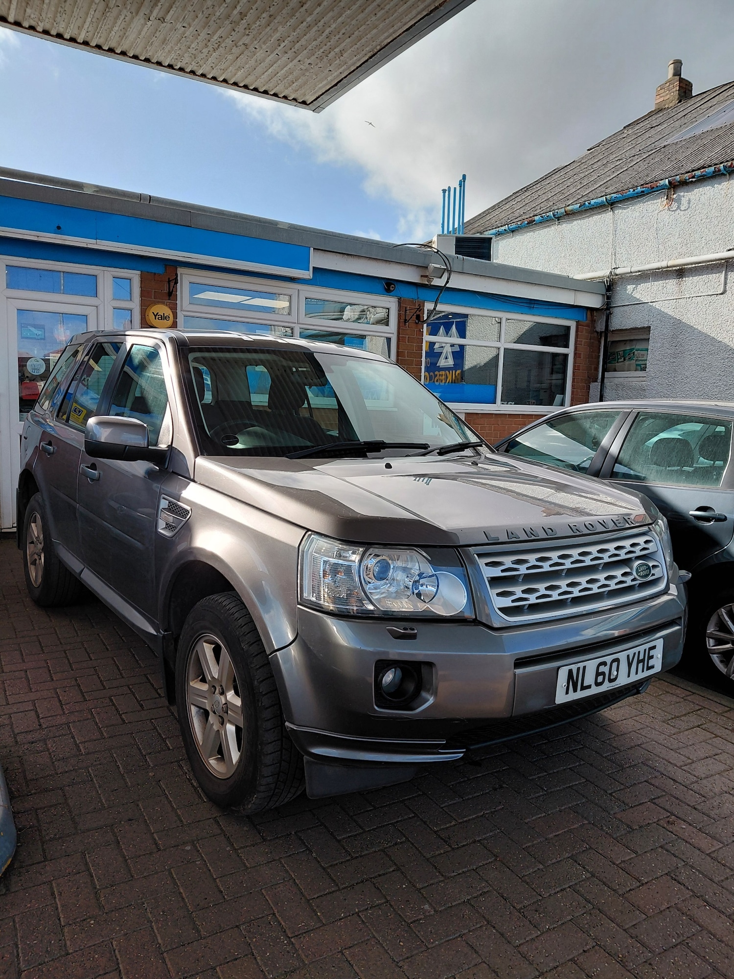 Used Land Rover Freelander 2010 for sale - 77831976: Photo 2